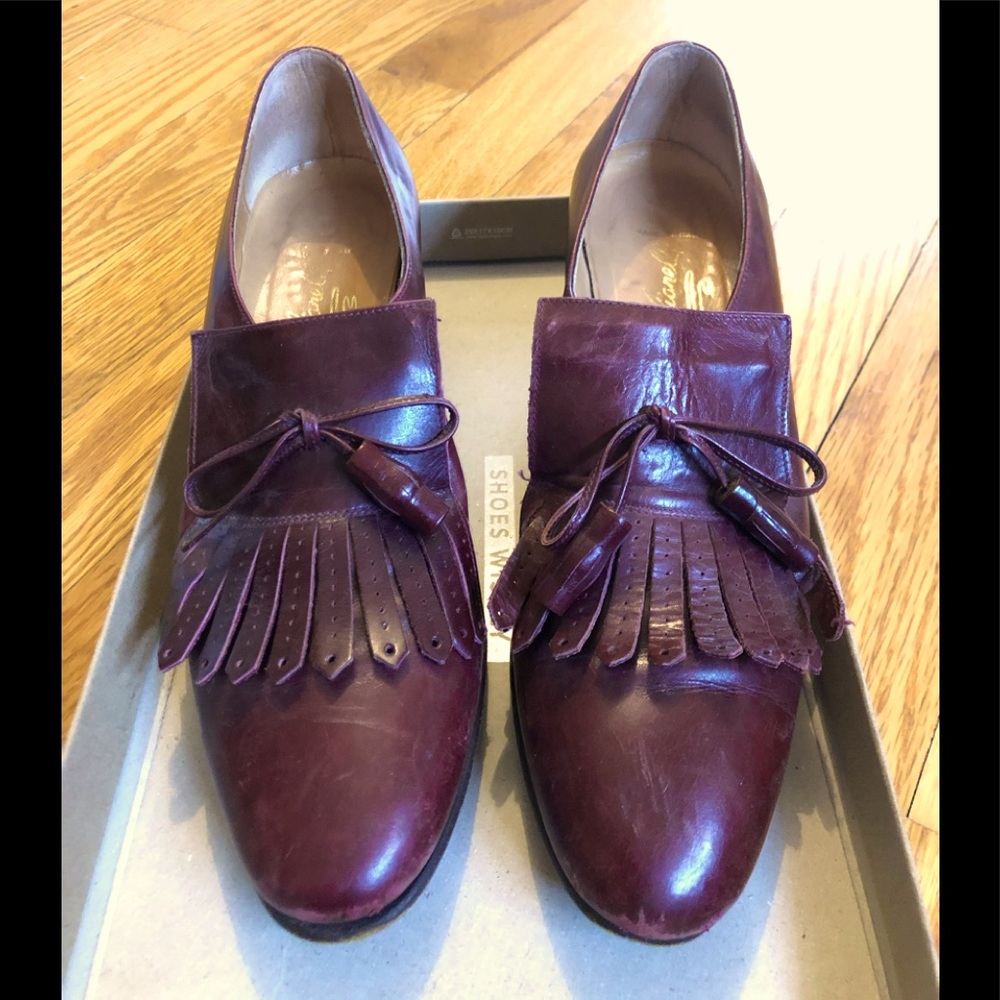 VINTAGE Julianelli Women’s Tassel Heeled Loafers in wine; Size 6